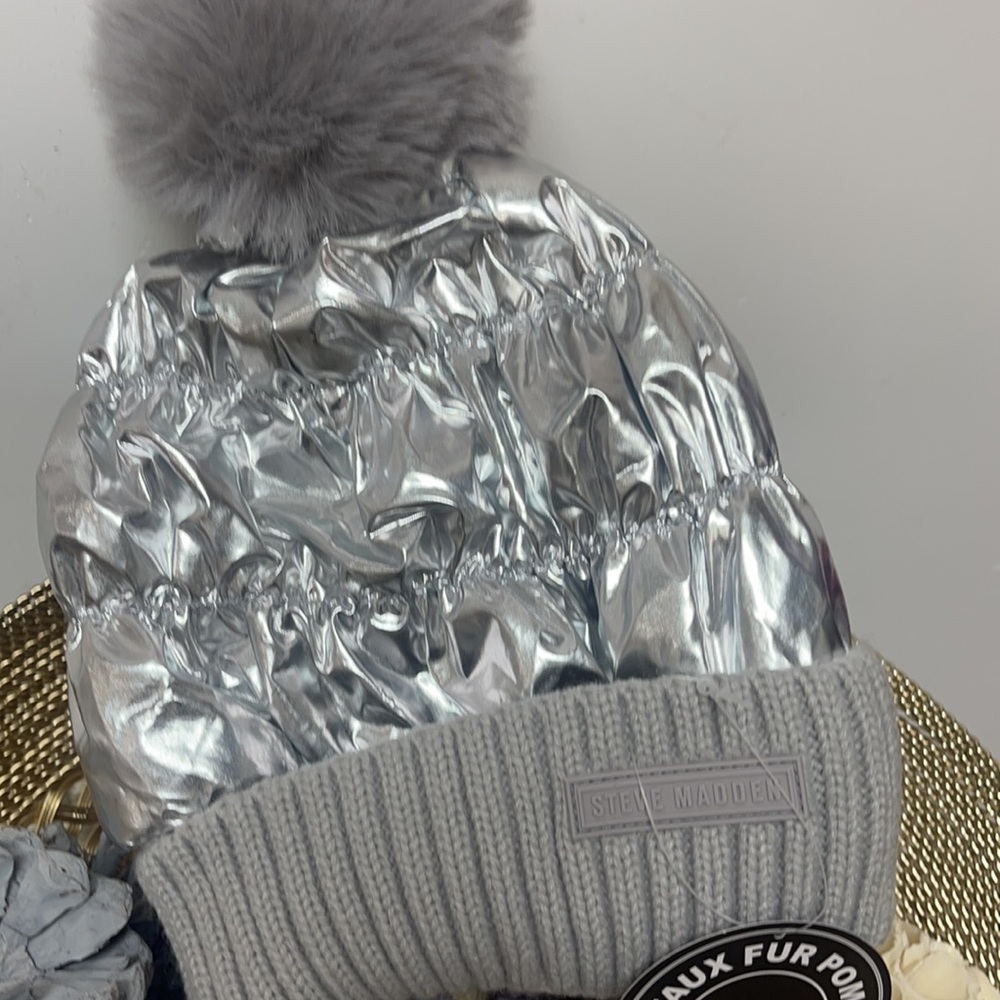 🎁😊🎀STEVE MADDEN PUFF HAT - Picture 7 of 7